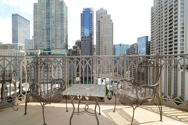 52 W Elm St unit 3501, Chicago, IL 60610 - photo 5