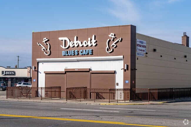 Watch bands perform live at Detroit Blues Cafe located on Gratiot Avenue in Franklin.