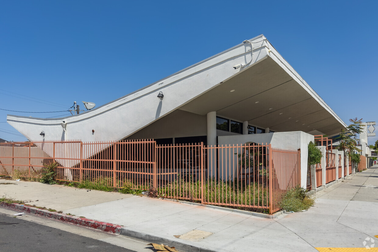 Westmont, Fencing Installation