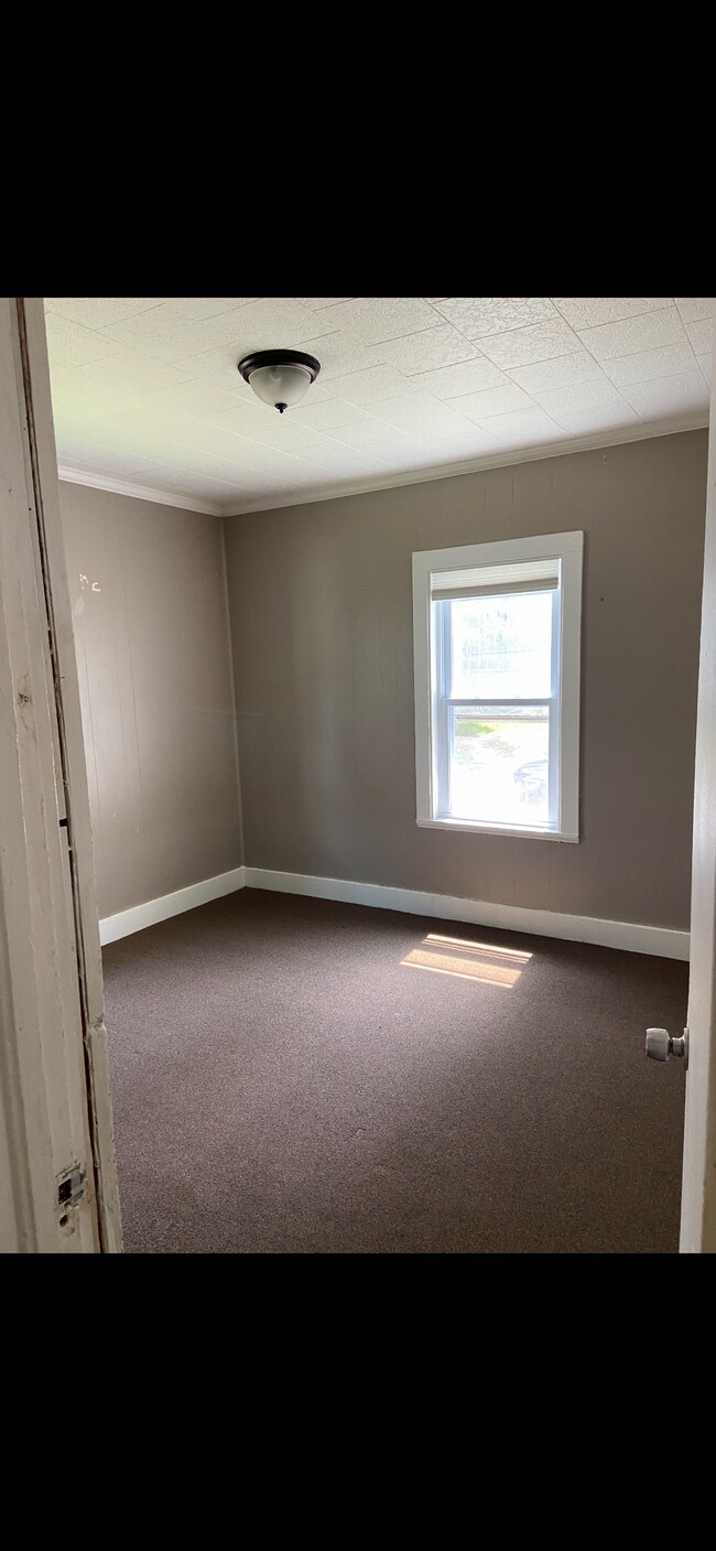 310 Cedar Place unit 2 bed room lower, East Rochester, NY 14445 - photo 6