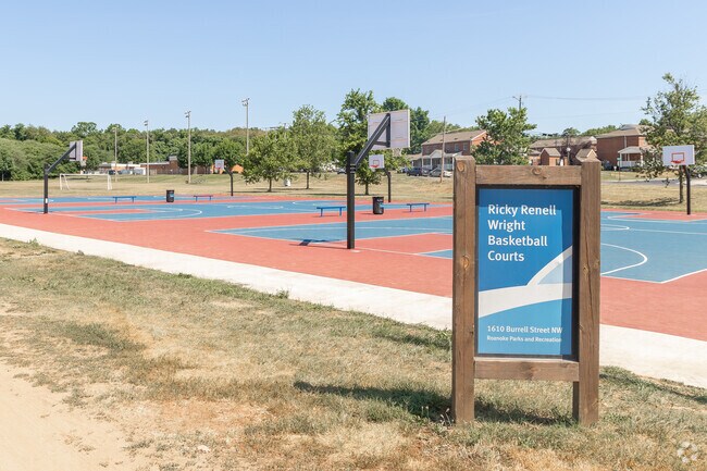 Gilmer has easy access to Downtown Roanoke.