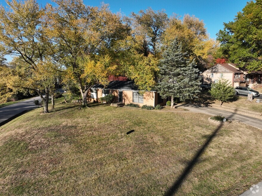 2822 Baker Rd, Independence, MO 64057 - photo 2