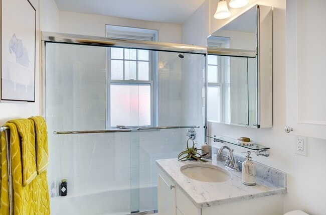 Auburn Harris Courtyard - Bathroom