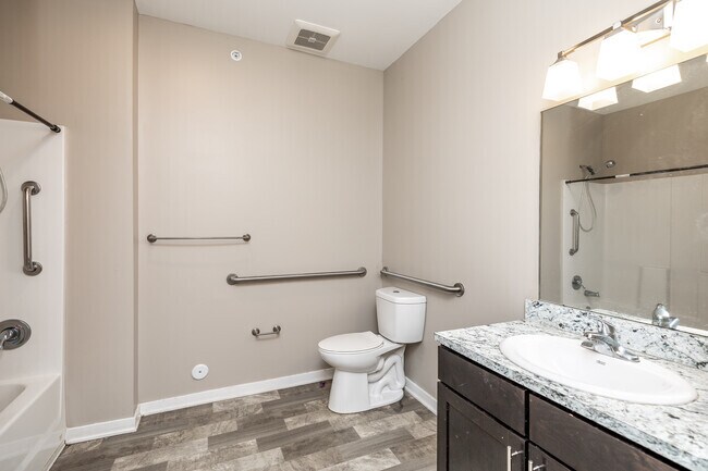 Ashton Flats, Cedar Rapids, IA 52404 - photo 7