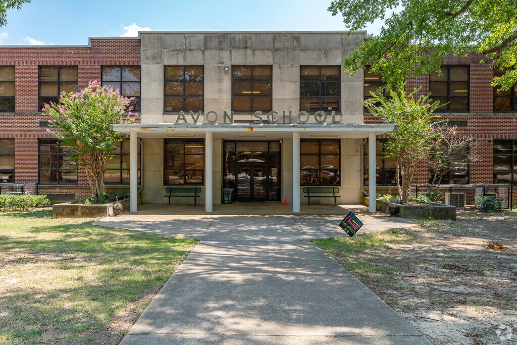 Avon Lennox School is a public school in Memphis, TN.