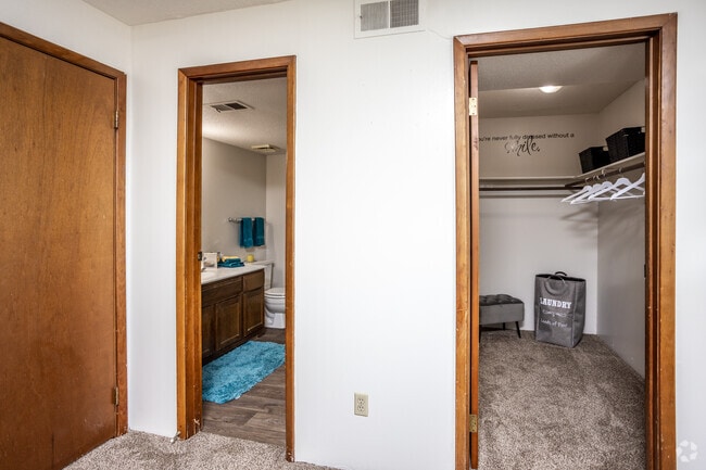 Olde English Village, West Des Moines, IA 50265 - photo 6