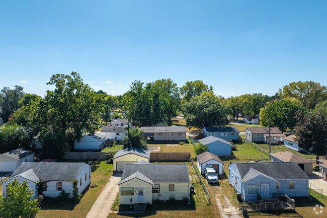 Good Shepherd is a small neighborhood on the east side of Waterloo, IA.