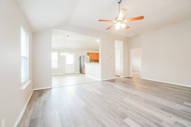 11747 Elizabeth Ct, Pinehurst, TX 77362 - photo 4