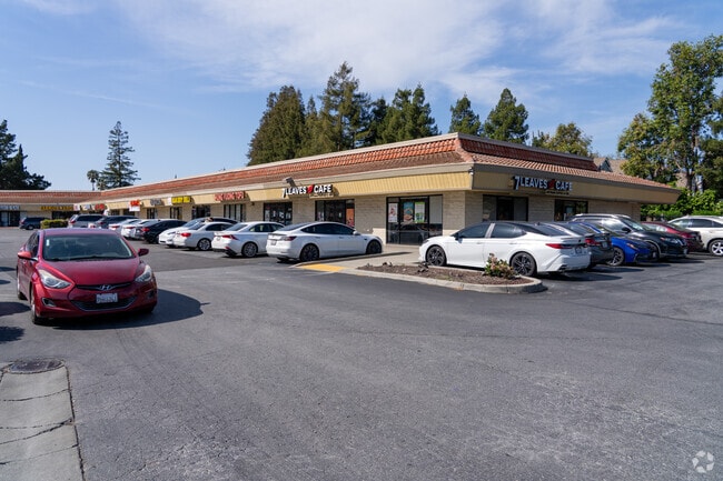 7 Leaves Café draws a steady crowd at this lively shopping center just minutes from Vinci South homes.