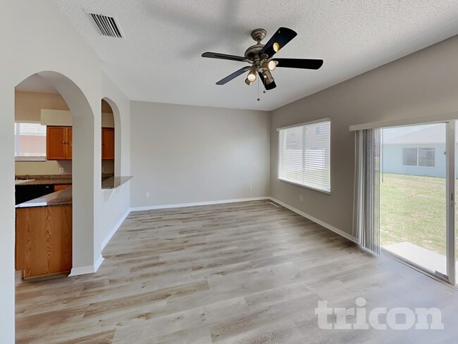 12603 Longcrest Dr, Riverview, FL 33579 - photo 4