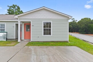 957 Middle Ln, Gulfport, MS 39507