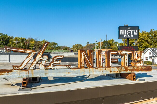 The Nifty Bar is a nearby hotspot for drinks and social gatherings.