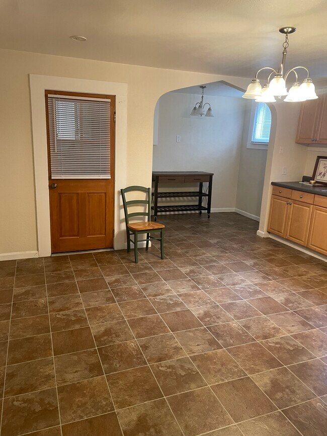 254 E 4th Ave unit in The Avenues, Chico, CA 95926 - photo 3