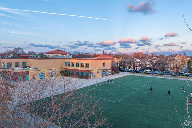 Ortiz De Dominguez Elementary School has a student-teacher ratio of 13 to 1.