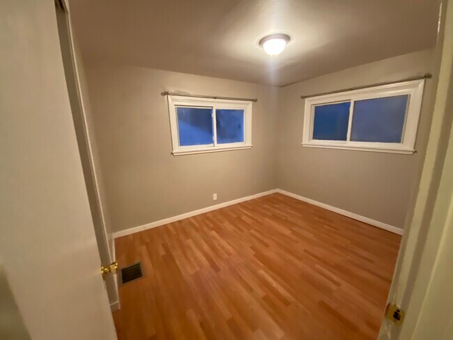 1090 Elda Ln, Cincinnati, OH 45224 - photo 7