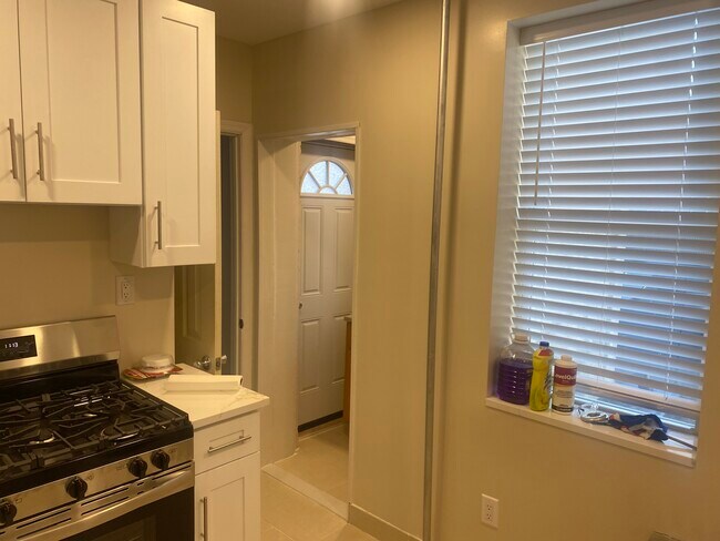 113 S 2nd St unit 113 First Fl, New Hyde Park, NY 11040 - photo 6