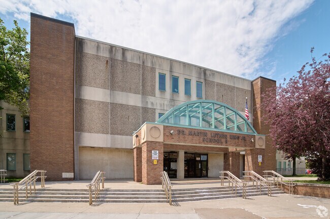 Martin Luther King Jr. School 9 has a teacher to student ratio of 17 to 1.