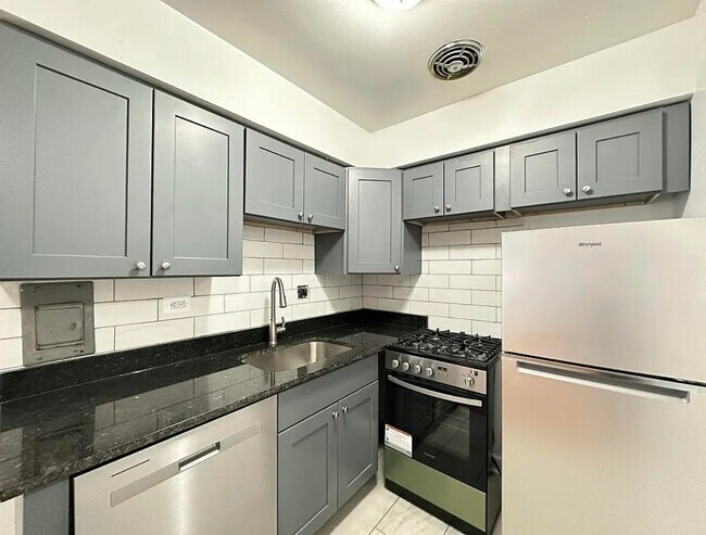1515 W Morse Ave unit STUDIO, Chicago, IL 60626 - photo 5