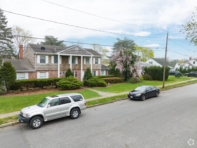 Beautiful Neoclassical Revival Home in Riverhead, NY.