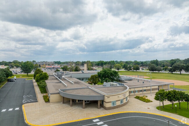 Garden City Elementary addresses challenges with 70% economically disadvantaged students.