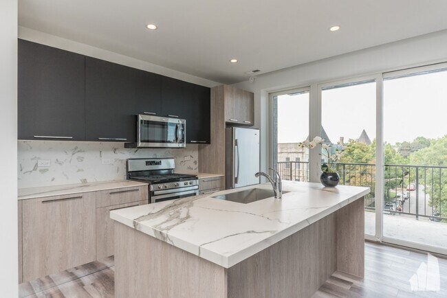 2534 W Fullerton Ave unit 503, Chicago, IL 60647 - photo 5