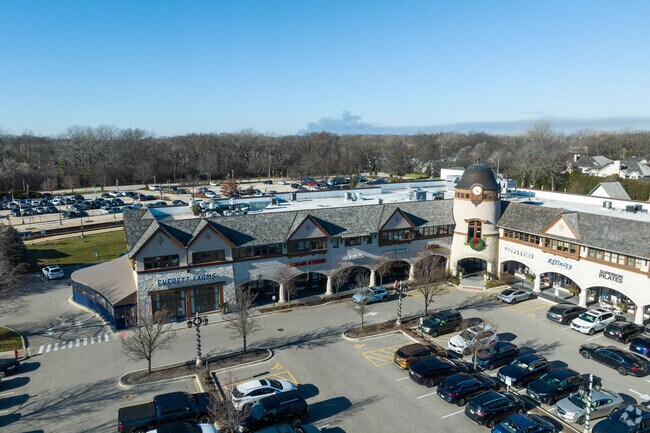 Fusion Academy Lake Forest students can go to Lou Malnatis after class.