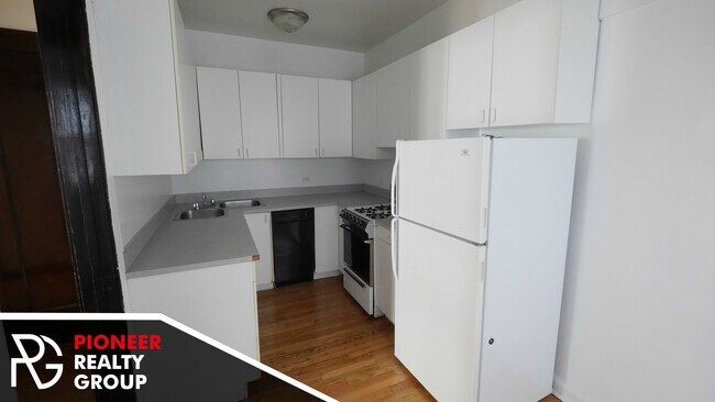 812 W Waveland Ave unit M02B, Chicago, IL 60613 - photo 6