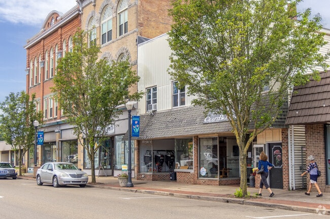 Salem locals have no shortage of shopping and dining options in nearby downtown Berwick.