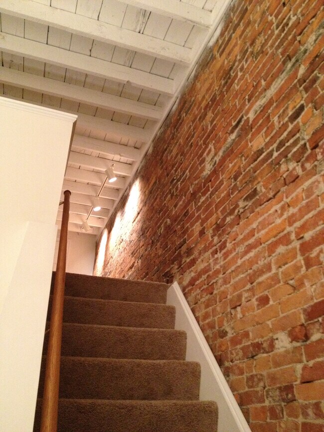 108 Warren St, Columbus, OH 43215 - photo 7