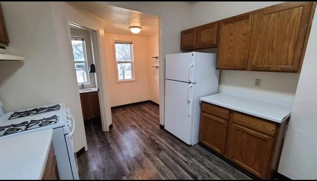 819 11th St N, Fargo, ND 58102 - photo 2