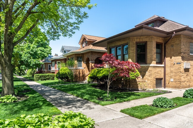 West Rogers Park residents have many beautifully landscaped front yards.