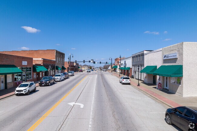 South Broadway in Oak Grove, MO