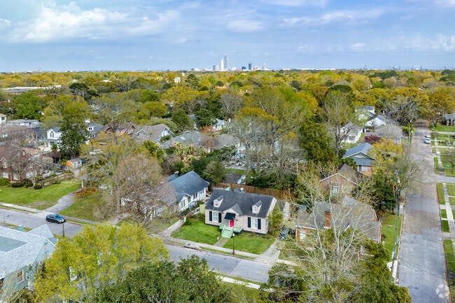 Small cottage in the Maysville Neighborhood.
