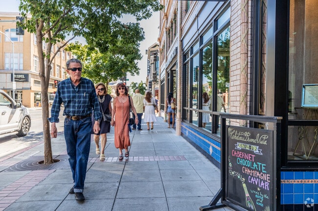 Springwood Estates has a variety of restaurants that are perfect for your next date night.