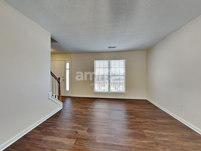 2911 Firethorn Dr, High Point, NC 27265 - photo 4