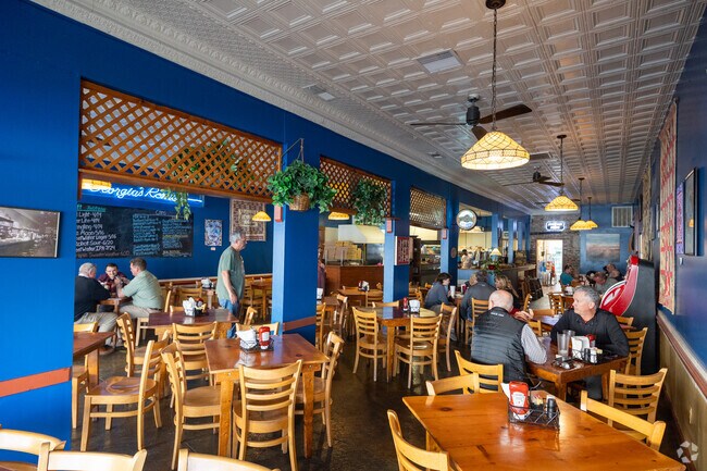 You'll find so many wonderful places to eat in downtown Rome, GA, just waiting for you to discover them!