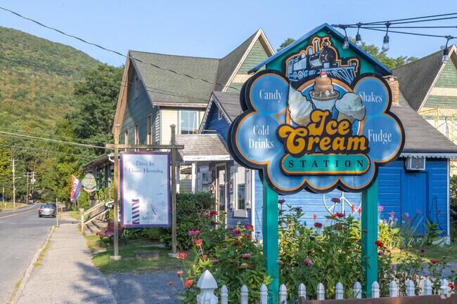 Nearby Shandaken is a popular but seasonal Ice Cream shop.