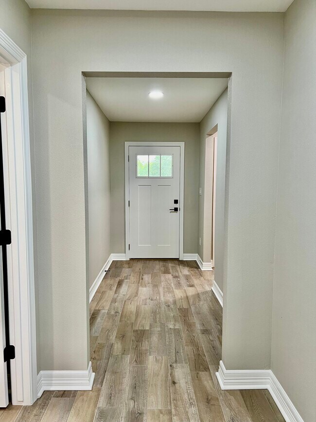 565 S 28th St unit B, Nederland, TX 77627 - photo 2