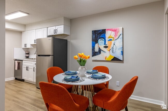 2BR, 1BA - 909SF Dining Room