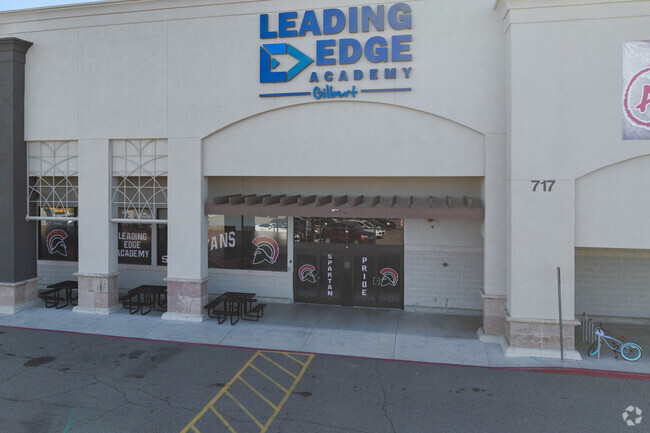 Leading Edge Academy Gilbert Early College offers one-on-one advising with each students.