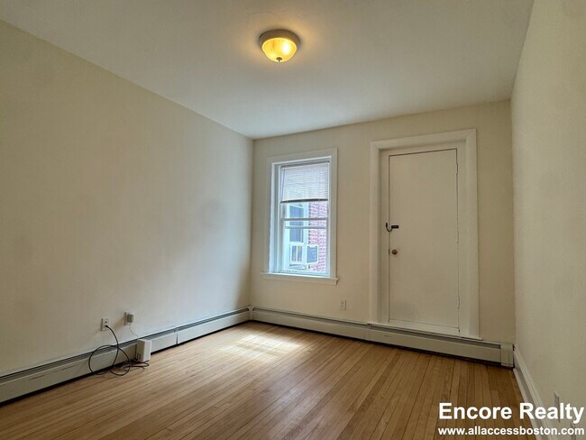 1539 Beacon St unit 18, Brookline, MA 02446 - photo 3