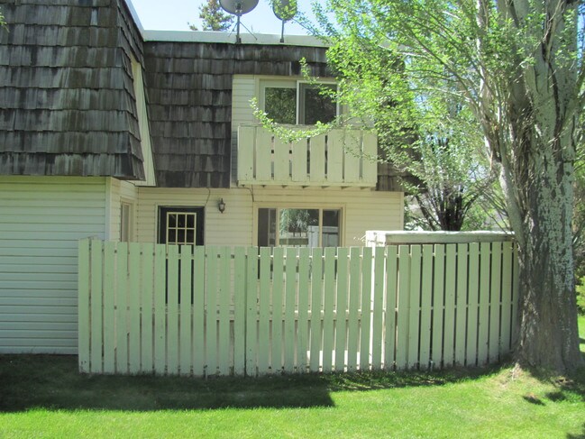 301 Taylor St unit 301 Taylor, Rock Springs, WY 82901 - photo 4