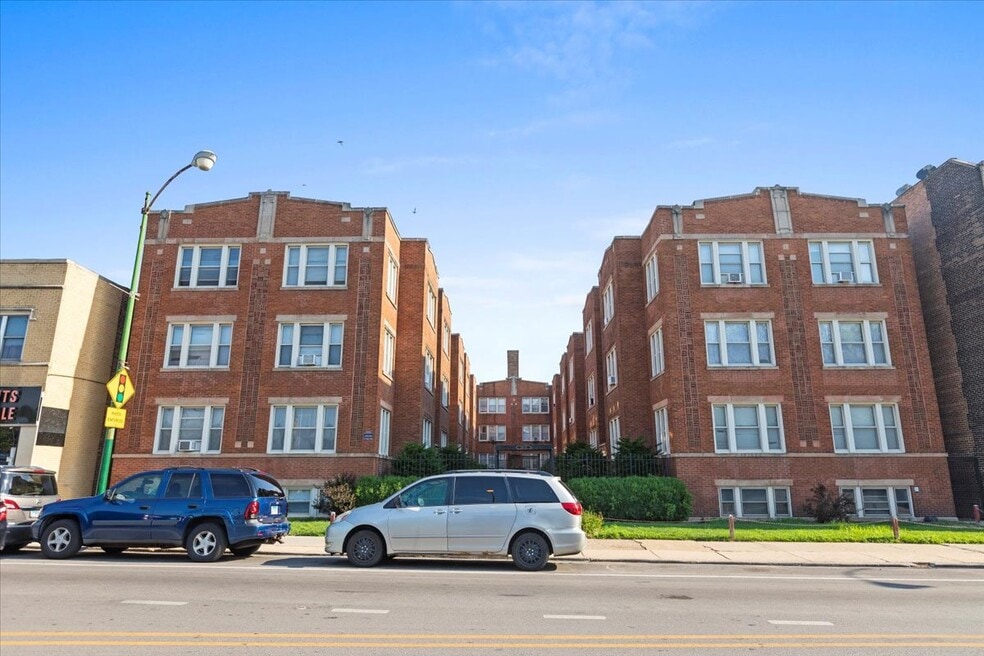 2342 W Touhy Ave unit 42-2B, Chicago, IL 60645 - photo 1