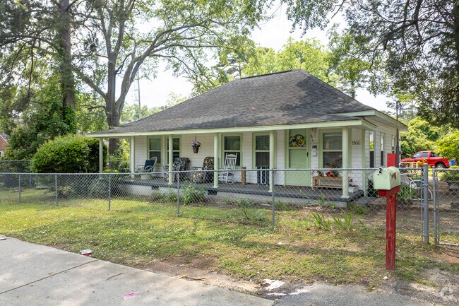 Bungalows with large porches can be found in Windemere Springs.