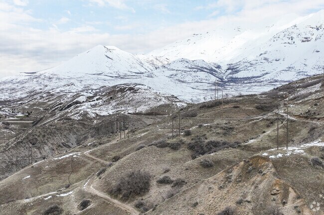 Hiking trails and mountain views near Cascade neighborhood, including Indian Road Trailhead.