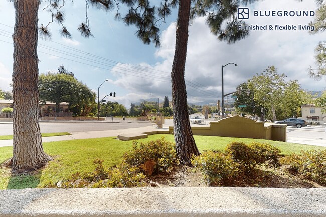 351 Hodencamp Rd unit FL2-ID8989A, Thousand Oaks, CA 91360 - photo 4