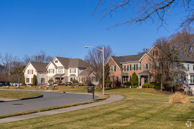 Landscaping in Coventry Glen is typically neat and well kept.