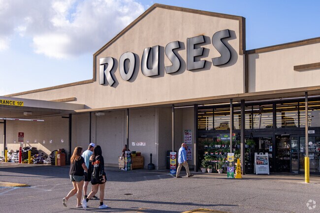 Morgan City can pick up groceries from a variety of chain stores like Rouses.