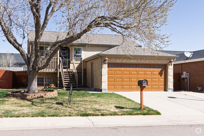 Tri-level homes are here in Holly Crossing.