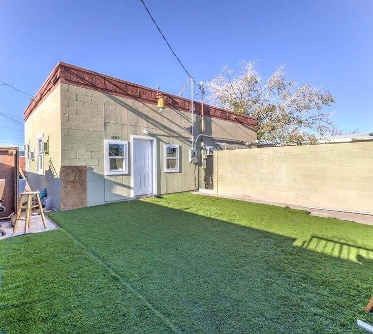 1305 Palm St, Henderson, NV 89011 - photo 1